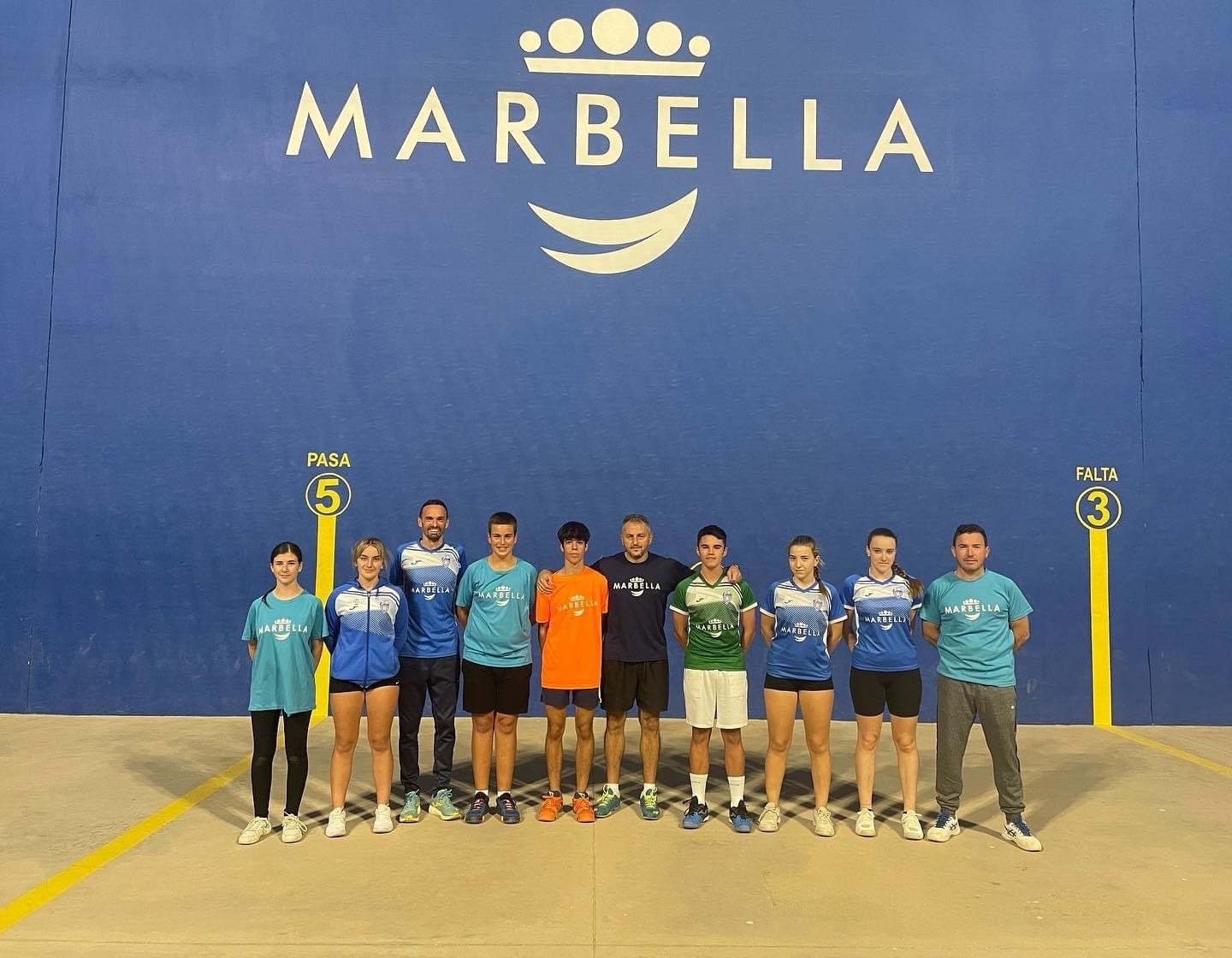 El programa de patrocinio deportivo ‘Marca Marbella’ suma al jugador de pádel José Bernal y a la entidad de fútbol sala CD Toldos Tapias